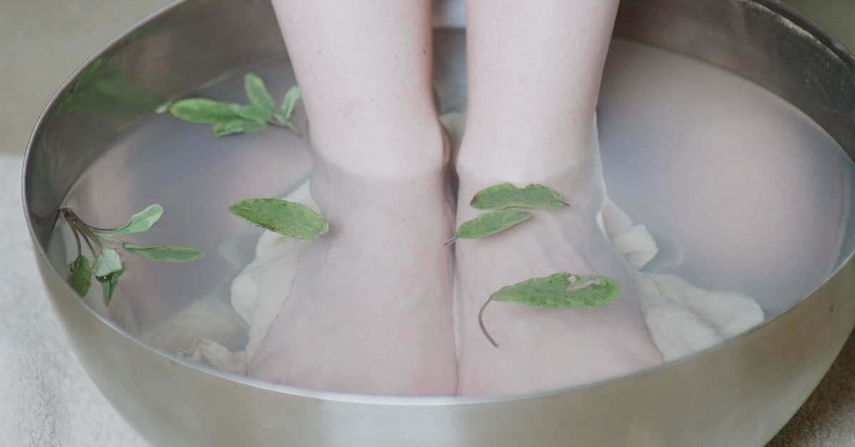  Napravite brzo toplu kupku za stopala