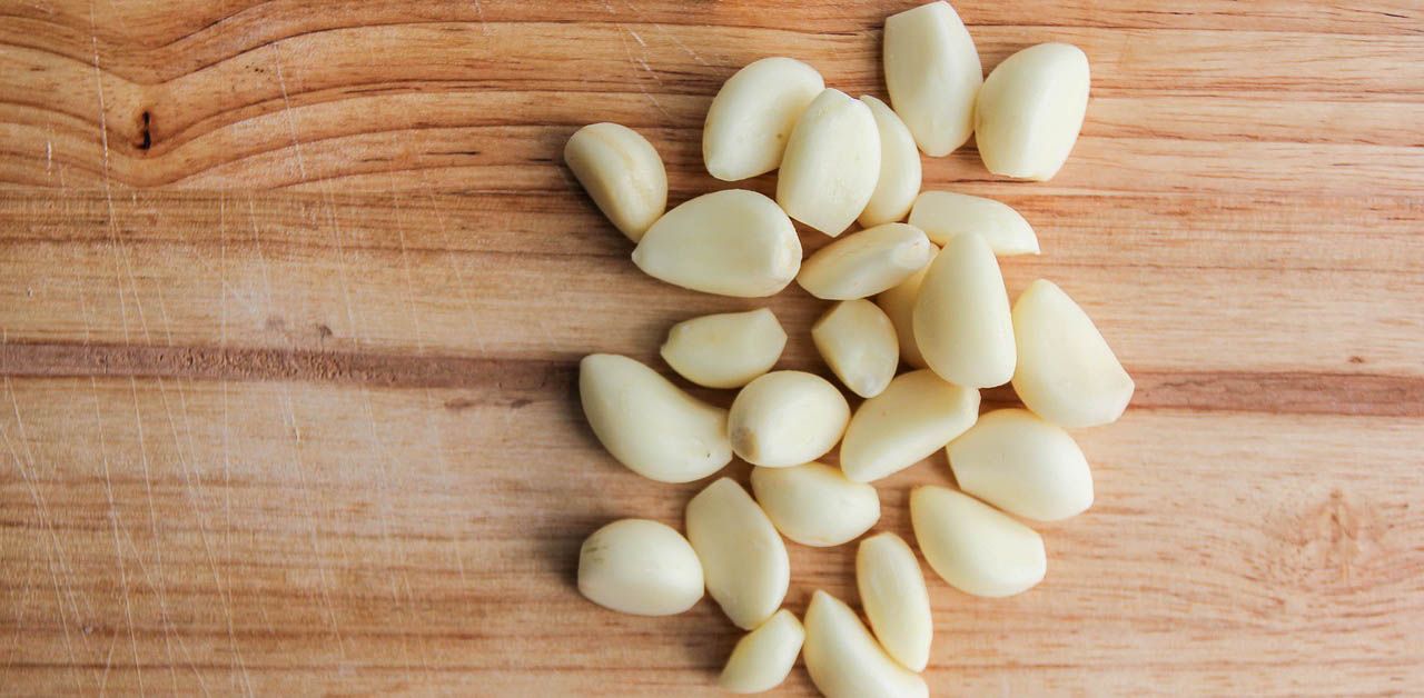  Beli luk za bubuljice – probati ili ne?