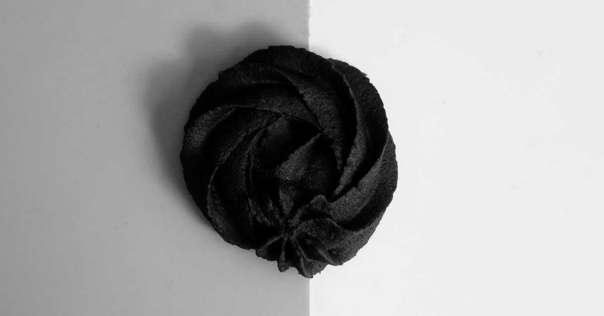  Aktivni ugalj za masnu kosu učiniće je blistavom!