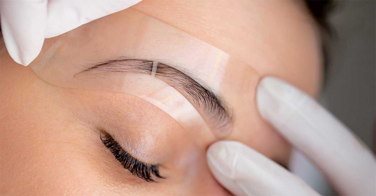  Šabloni za obrve olakšavaju iscrtavanje, ali kako odabrati pravi ?