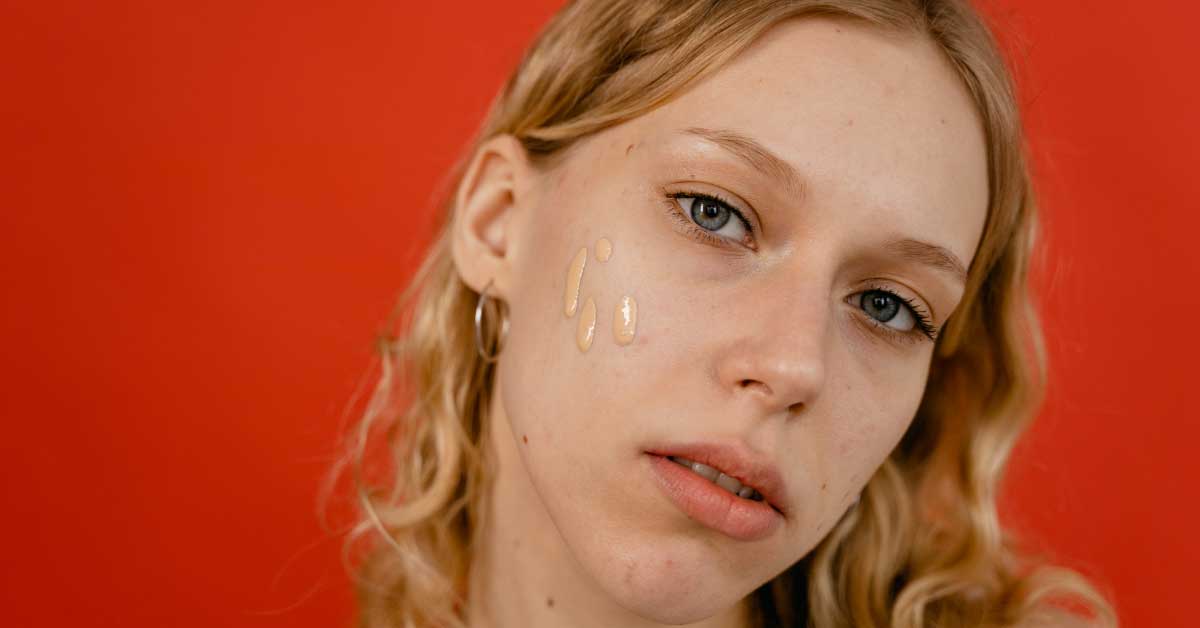 korektor za prekrivanje bubuljica